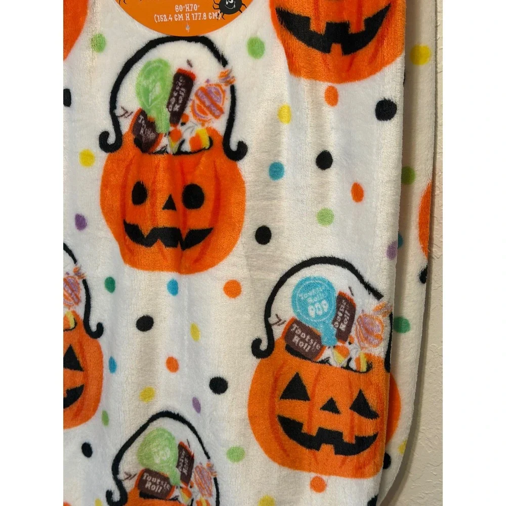 Tootsie Roll Halloween Oversized Plush Throw Blanket Pumpkin Candy 60x70